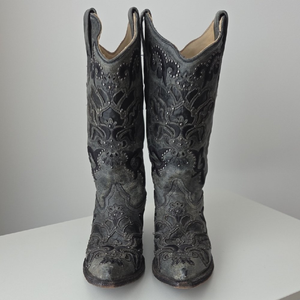 Elegant Black Heeled Boots